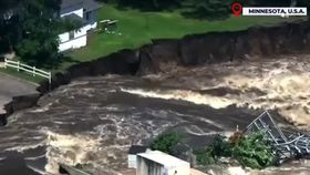 VIDEO Baraj distrus de viituri, în Minnesota! Locuitorii au fost evacuați